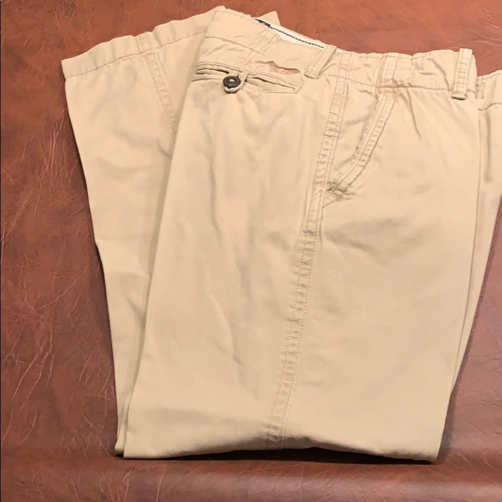 American Eagle men’s khaki pants